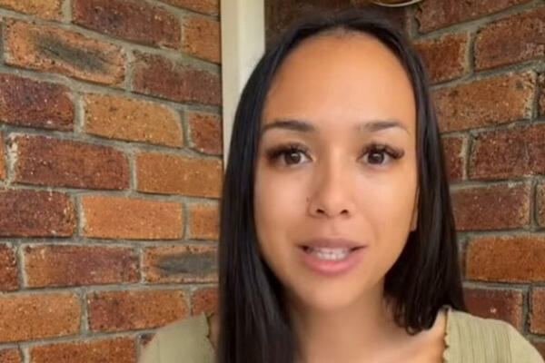 MAJKA SVOJOJ ĆERKI NAPLAĆUJE STANARINU: Usijala društvene mreže, pršte OSUDE! (VIDEO)