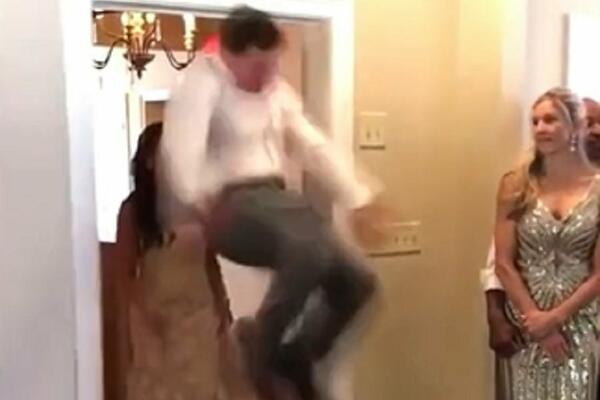 MLADOŽENJA HTEO DA ODUŠEVI ZVANICE PA DOŽIVEO PEH! Izblamirao se za sve pare (VIDEO)