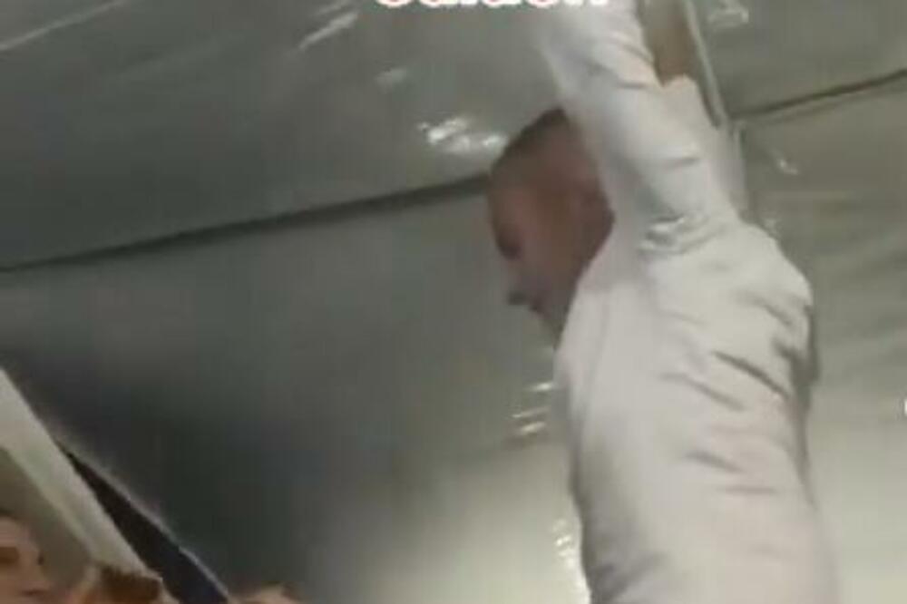 SRPSKI SPAJDERMEN NA DELU! Izvodio je AKROBACIJE ispod šatora, pa ovo ni pravom ne bi uspelo! (VIDEO)