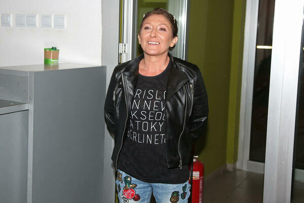 ZBOG NEMAŠTINE JE HTELA DA SE ZAMONAŠI: Naša pevačica je OSTALA bez IČEGA, a onda joj je POMOGAO OVAJ SRPSKI MOĆNIK