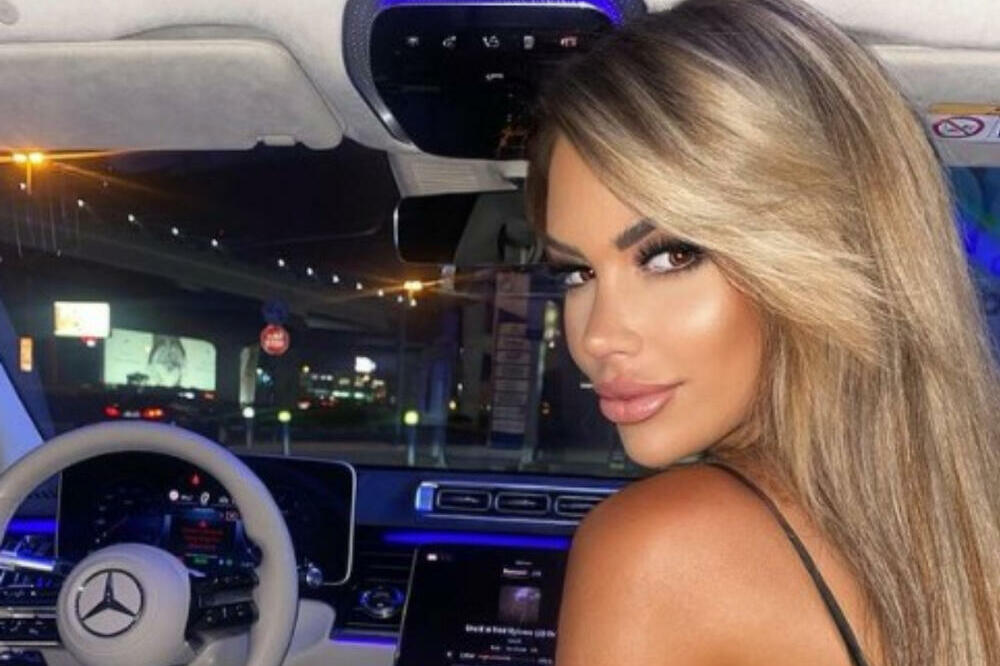 SADA JE JASNO KO JOJ NE SKIDA OSMEH SA LICA: Iva uživa u zagrljaju OVOG MUŠKARCA ne KRIJU SREĆU što su zajedno!FOTO