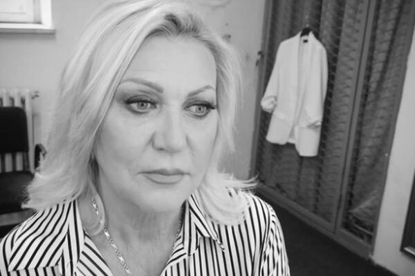 MUK NA KOMEMORACIJI MERIME NJEGOMIR! Ćerke i sin očiju punih suza, kolege SLOMLJENE, nikada teže scene! (FOTO)