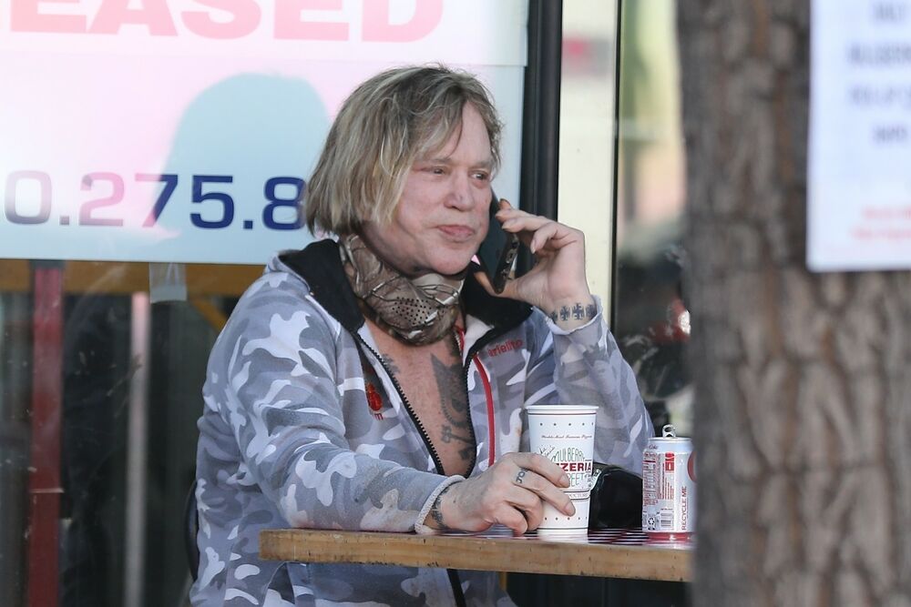 Slavni glumac Miki Rurki nažalost je postao primer ekstremnih plastičnih operacija.