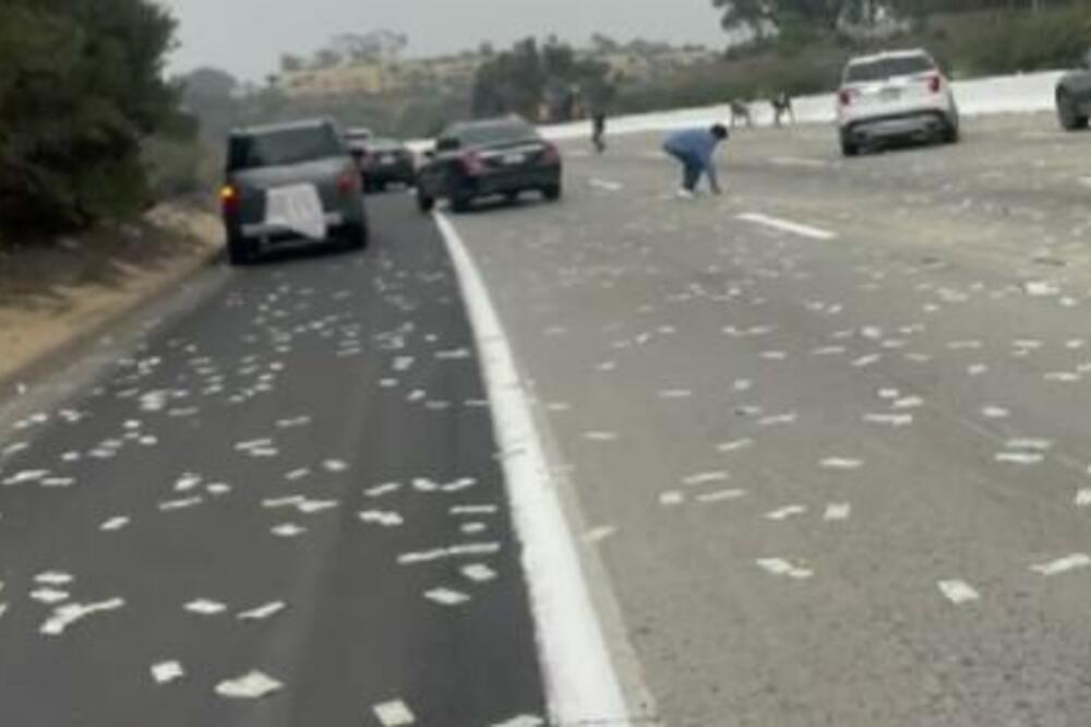 HOLIVUDSKA SCENA U BLIZINI SAN DIJEGA: Novac ISPAO iz BLINDIRANOG KAMIONETA, narod leteo za PARAMA (VIDEO)
