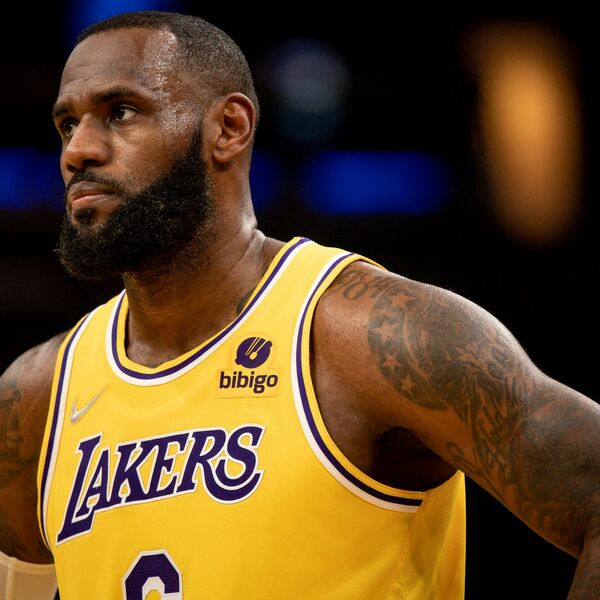 LEBRON DŽEJMS U ZDRAVSTVENO-BEZBEDNOSNOM PROTOKOLU: Sumnja se na koronu!