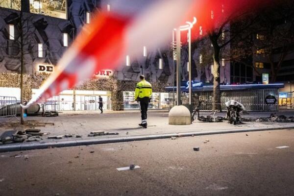 ESKALIRALI PROTESTI U ROTERDAMU: Izgoreli automobili, paljevina na sve strane (FOTO)