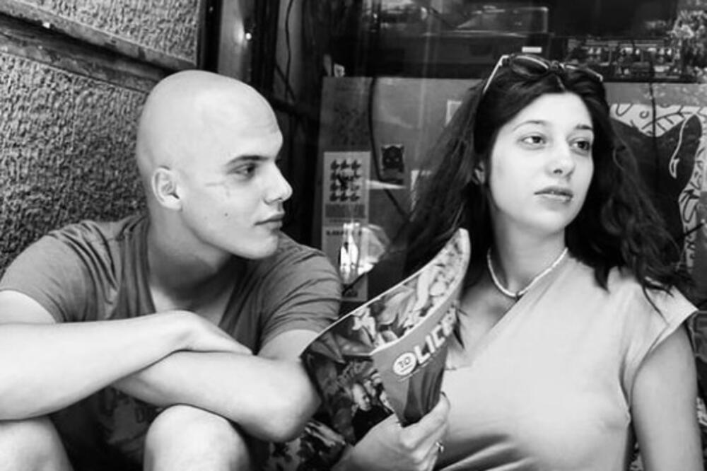 KAO SAV NORMALAN SVET! GLUMAČKI PAR ODUŠEVIO NA LETOVANJU: "Mamin PARADAJZ TURISTA"