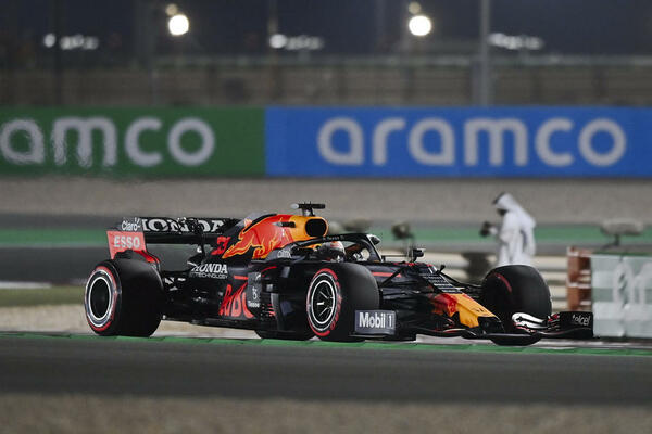 LIDER U ŠAMPIONATU FORMULE 1 MORA PET POZICIJA NAZAD: Holanđanin odbio da poštuje signalizaciju žutom zastavicom