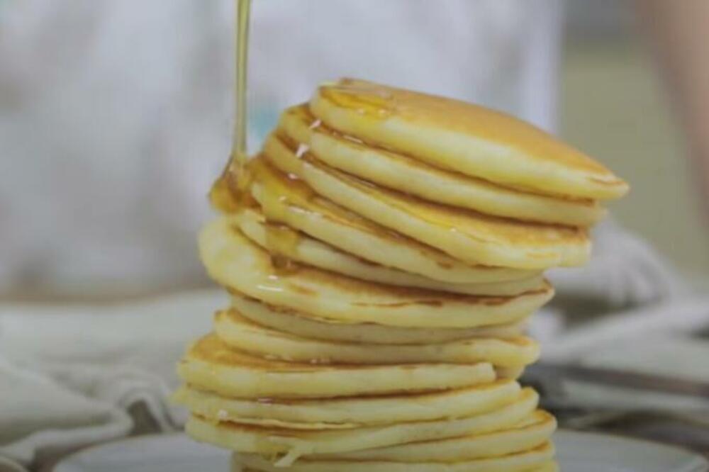 DODAJTE POLA ČAŠE OVOGA U AMERIČKE PALAČINKE I SAMO TAKO ĆETE IH SPREMATI: Originalni RECEPT koji krije MEKOĆU