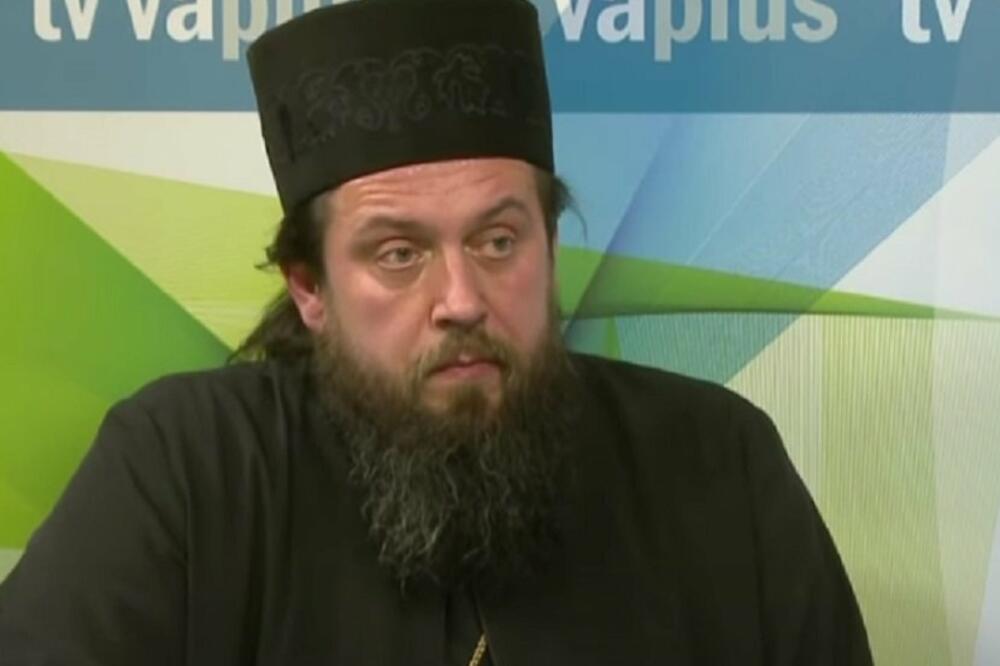 ŽENA TRAŽILA SAVET OD SVEŠTENIKA, ON JOJ ODRŽAO LEKCIJU ZA PAMĆENJE: Posle ovog ODGOVORA nikad više neće ni ZUCNUTI