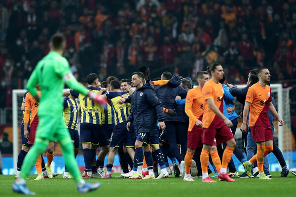 ZA NJEGA JE TO BILO PREVIŠE: Navijač Fenera PREMINUO posle dramatične pobede u derbiju!