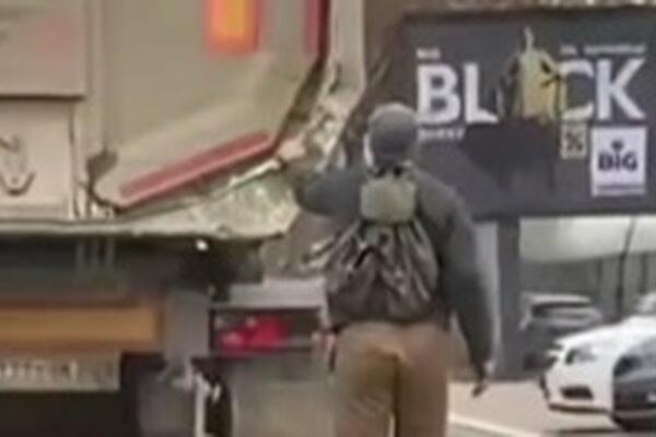 BEOGRAĐANI U NEVERICI! Mladić se vozi zakačen za kamion, ljudi BESNI (VIDEO)