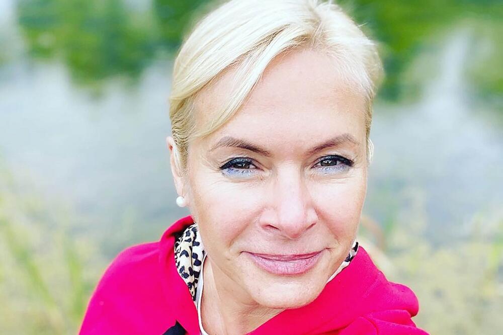 GOLA RUSKA POLITIČARKA SE VALJA U SNEGU: Sve se ocrtava, javnost u šoku, a sad je isplivao snimak (VIDEO)