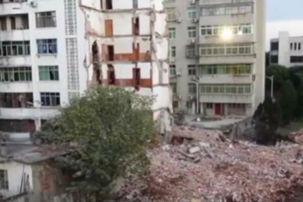 TRAGEDIJA U KINI: Najmanje 4 osobe POGINULE u delimičnom urušavanju radničkog doma (VIDEO)