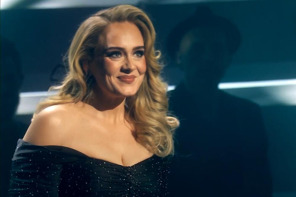 DIJAMANTSKI PRSTEN ZASIJAO NA PEVAČICINOJ RUCI: Verila se Adel, evo kad se NAVODNO UDAJE