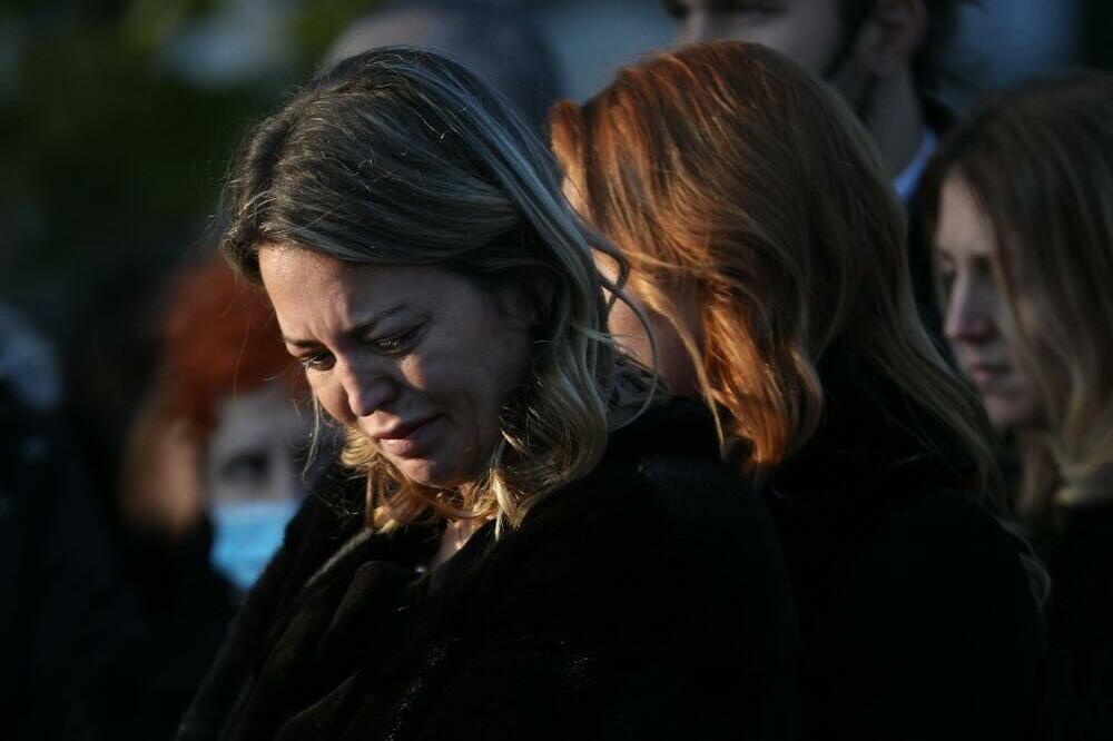 "BAKO, ČUVAJ ME SA NEBA! DOBRO JE DA TE VIŠE NE BOLI": Reči Merimine unuke RASPLAKALE REGION, potresni detalji!