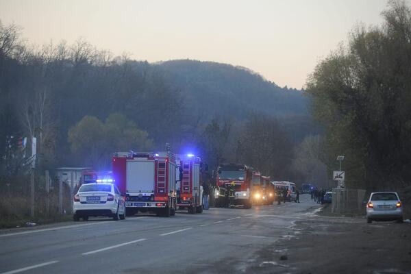 MUŠKARAC PROPAO KROZ NADVOŽNJAK U IZGRADNJI KOD TUNELA STRAŽEVICA: Vatrogasci ga spasili s visine od 30 metara!