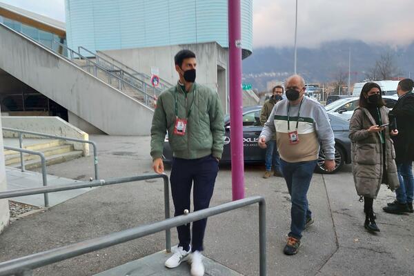 ĐOKOVIĆ STIGAO U INSBRUK: Troicki i ekipa dočekali prvu vedetu, sve je spremno za napad na 'Salataru'! (FOTO)