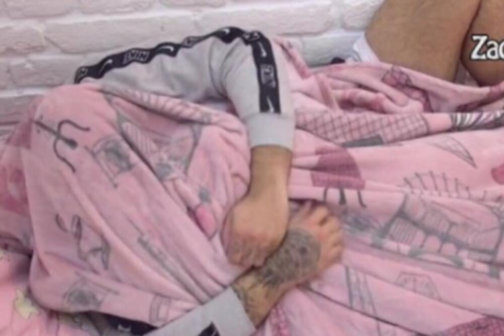 VRELA AKCIJA CARA I MAJE TRESE BALKAN! Vreli poljupci i ŽESTOKO PIPKANJE: Njegova ruka završila DOLE! (VIDEO)