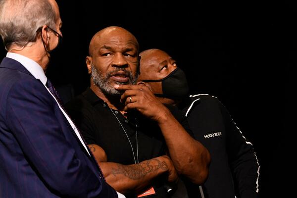 BAŠ JE OSTARIO! Legendarni bokser oseća da mu se bliži SMRT! (FOTO)