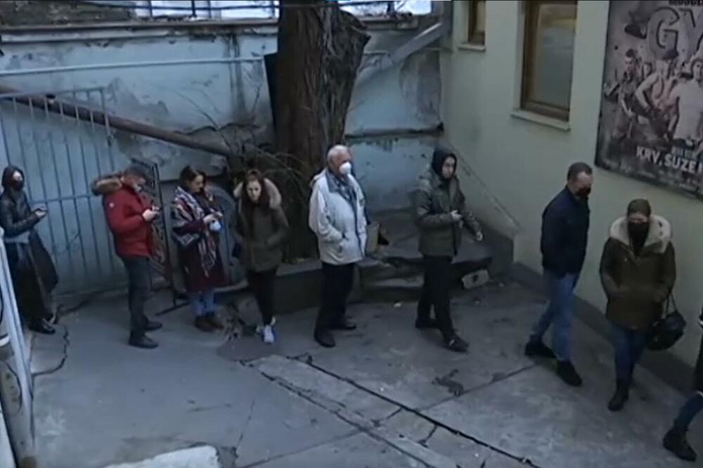GUŽVE ISPRED LABORATORIJA! Sve više ljudi proverava antitela, ali Srbi traže i OVE REZULTATE (FOTO)
