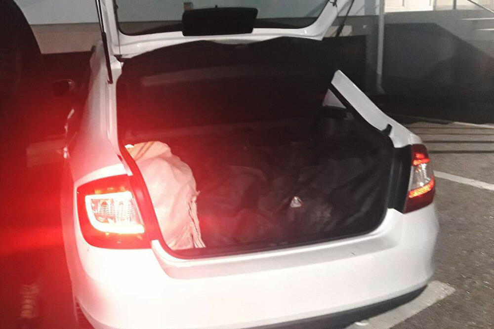 KRIO VIŠE OD 50 KILOGRAMA MARIHUANE U GEPEKU! Uhapšen mladić iz Čajetine