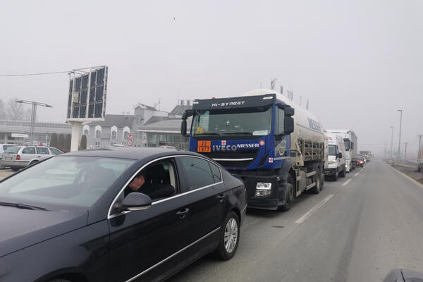 TEK SREDA, A KAO DA POČINJE VIKEND: Na ovoj deonici su KILOMETARSKE KOLONE, naoružajte se strpljenjem! (FOTO)