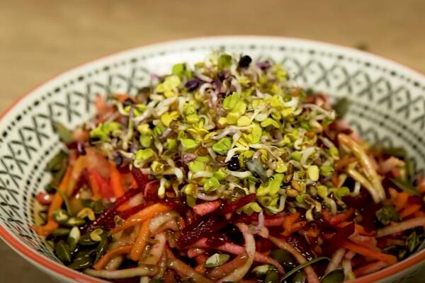 ZAŠTO JE VAŽNO DA 3 DANA PRED SPAVANJE JEDETE OVU SALATU? Sve je popularnija, SAZNAJTE i zbog čega