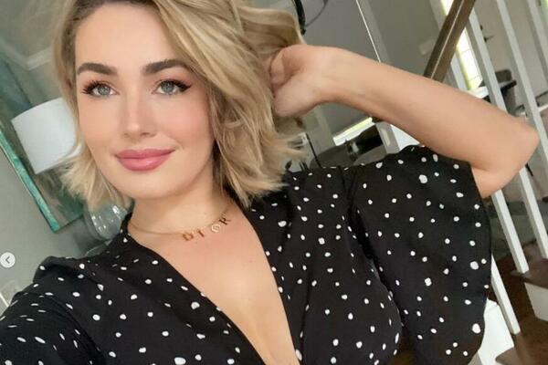 PORED BEZOBRAZNOG SADRŽAJA, POKRENULA JE I NEVEROVATAN BIZNIS: Nećete verovati šta PRODAJE, pripremite se za ŠOK!