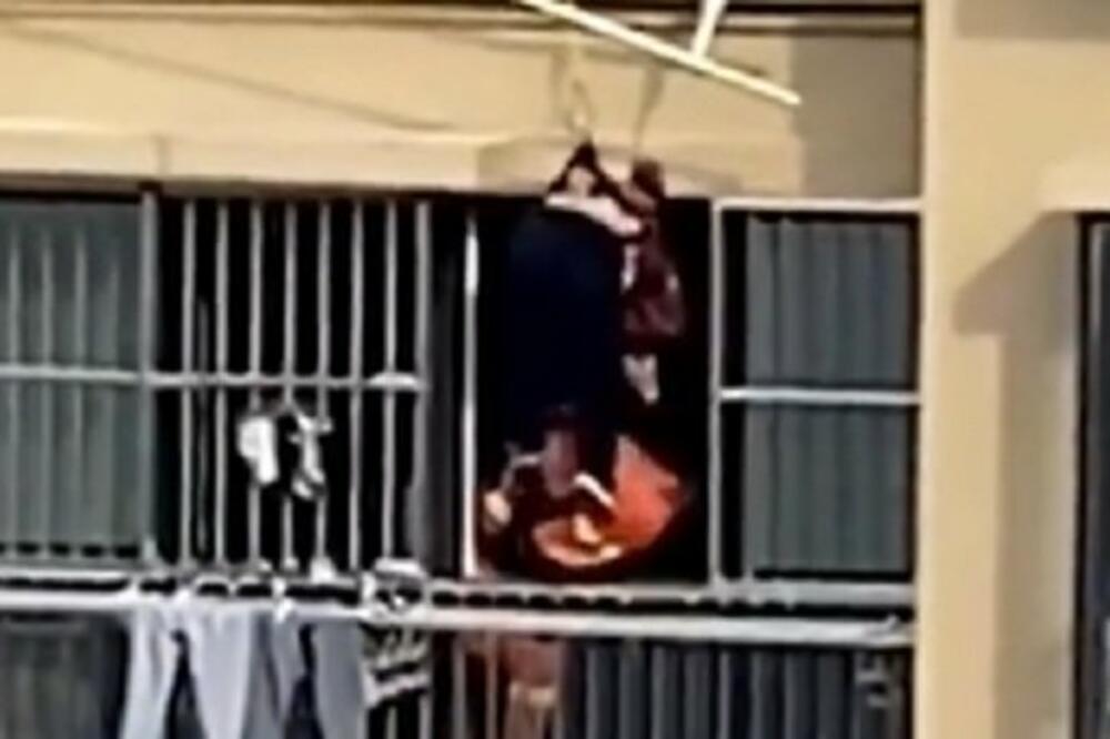 DRAMA! Žena na 19. spratu zgrade htela da prostre veš, PA PALA! JEZIVA SCENA (VIDEO)
