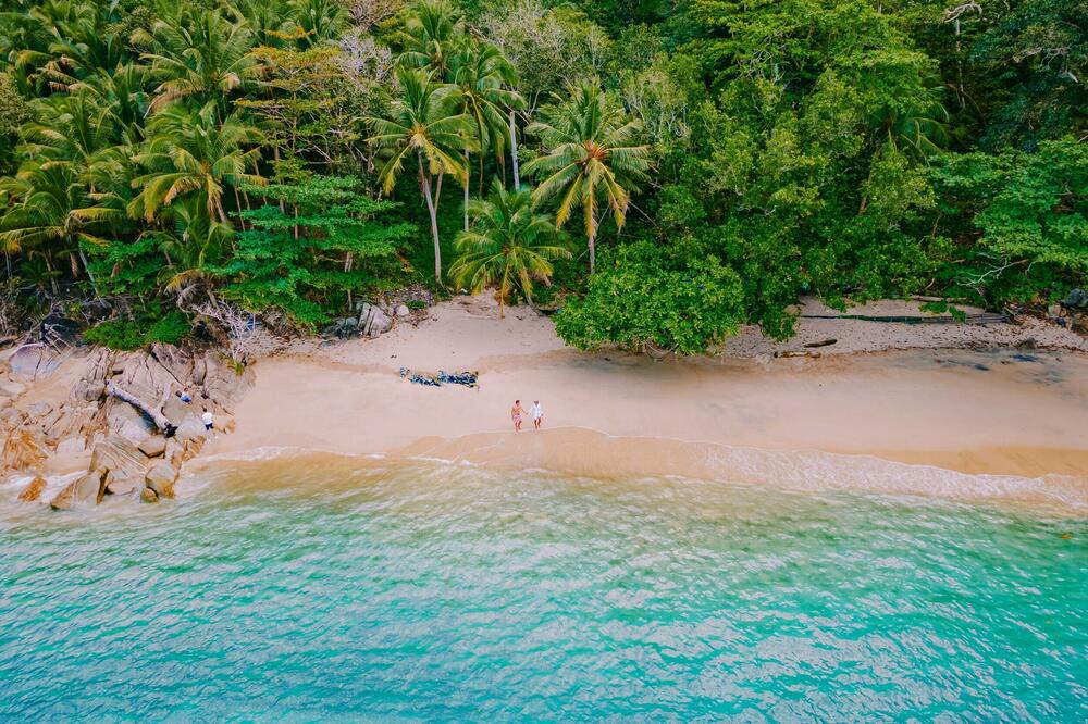 PAPRENE CENE TERAJU TURISTE: Ovde vam treba 500 evra samo za DAN na PLAŽI!