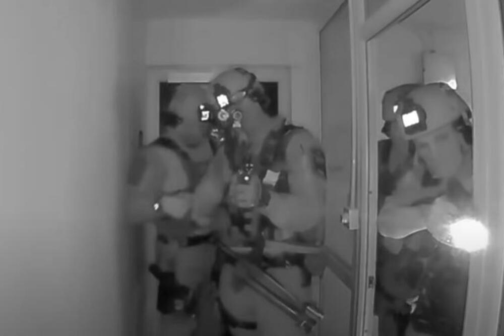 POLICAJCI NAORUŽANI DO ZUBA MU U ZORU BANULI NA VRATA! Unezveren stajao pred njima, razlog ga je ZAPANJIO (VIDEO)