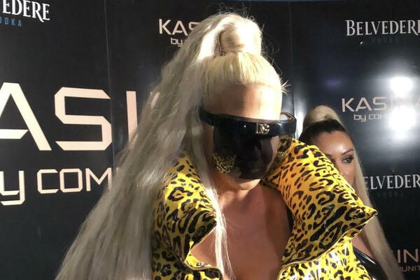 KARLEUŠA ZANEMELA OD BOLA: Nakon Milutinove smrti se OGLASILA i objavila samo JEDNU FOTKU!