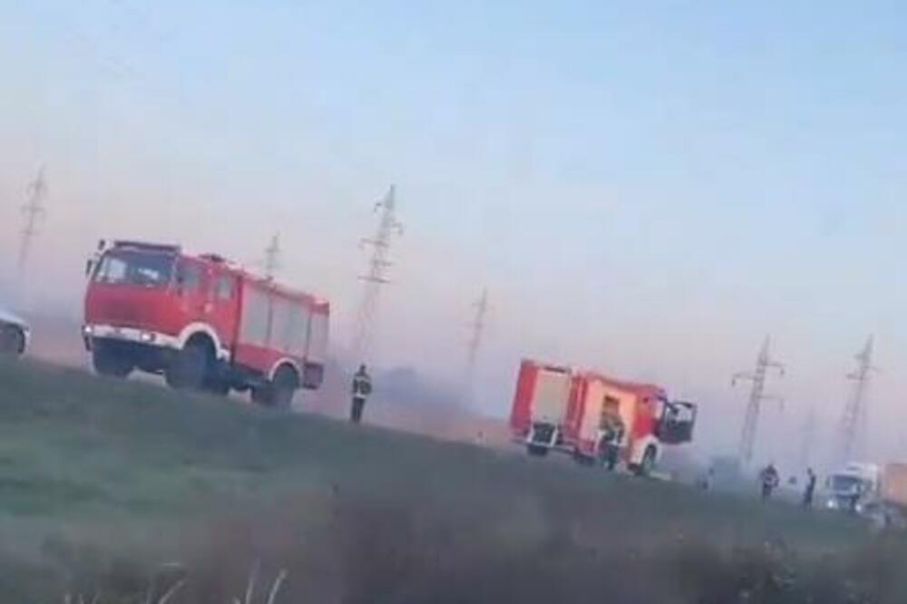 PRVI SNIMAK SA MESTA NESREĆE NA IBARSKOJ! Kamion smrvio pežoa, ima POGINULIH (VIDEO)