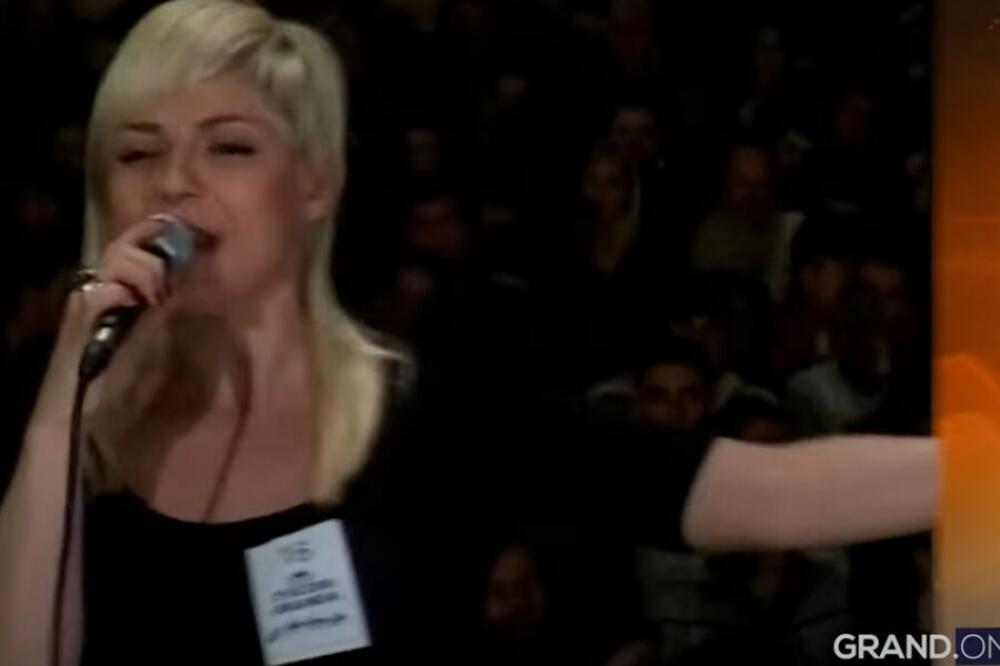 NEMA ŠANSE DA PREPOZNATE PEVAČICU SA SLIKE! Danas je VELIKA ZVEZDA! (FOTO)