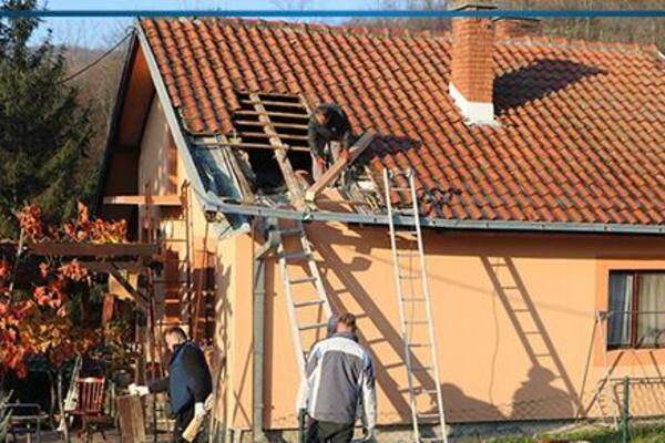 POČELA REKONSTRUKCIJA KUĆA U LEŠTANIMA! Građani kojima su domovi oštećeni treba da pozovu 1 BROJ