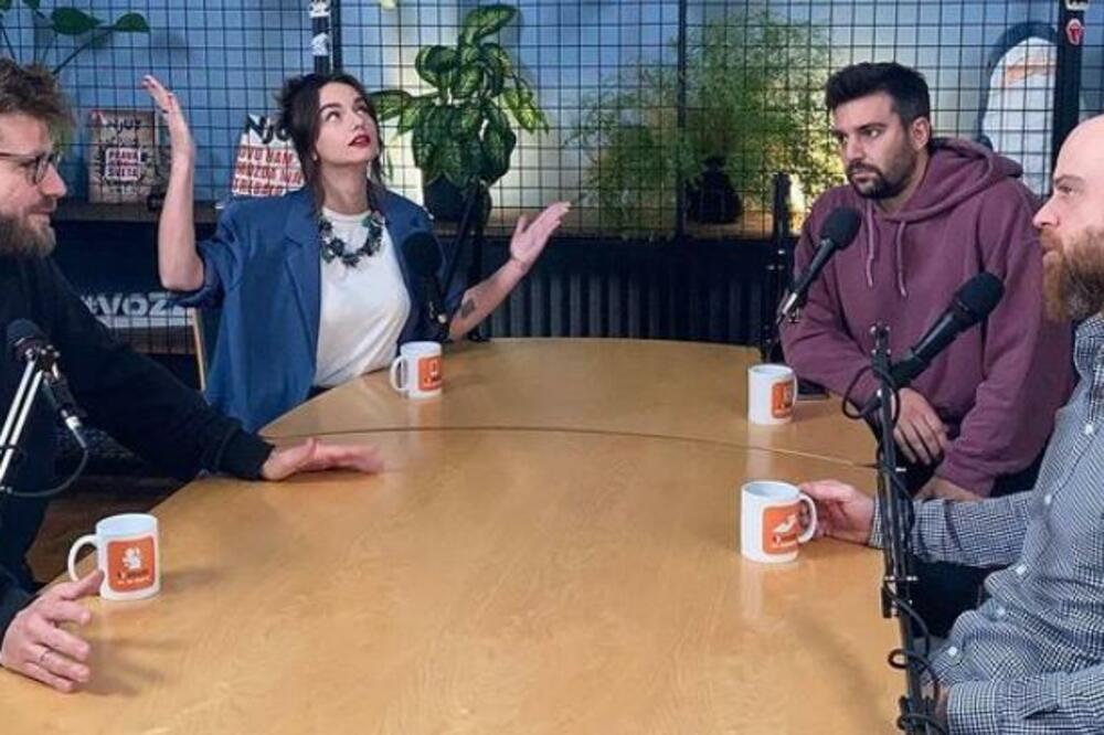 NJUZOVAC USRED PODKASTA ISTRČAO NAPOLJE: Viktor ŠOKIRAO fanove, zar OVO da uradi tako OZBILJAN ČOVEK!?