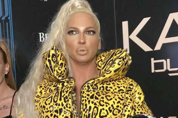 KARLEUŠA POKAZALA SVOJU ZVER: Ova FOTKA je NAJSKUPLJA do sada!