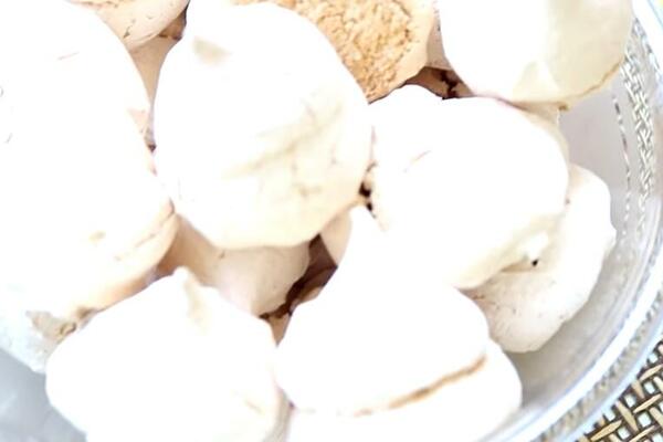 KARAMEL PUSLICE OD KOJIH KREĆE VODA NA USTA: Hrskava korica od SUŠENIH BELANACA, a tek fil... (RECEPT)