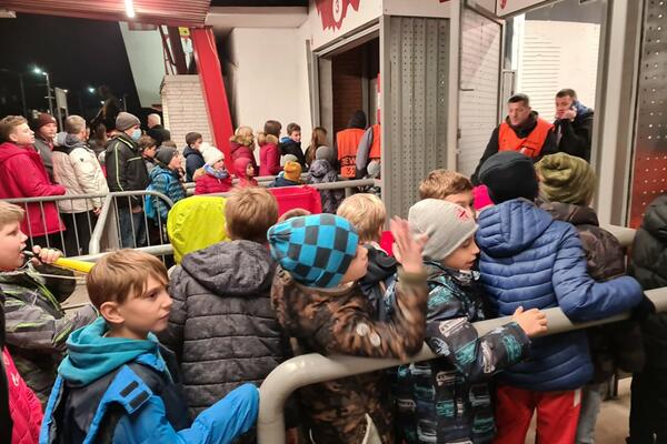 KLINCI OPET NAPRAVILI SPEKTAKL NA 'MARAKANI': Došli u velikom broju, navijaju za Zvezdu iz sveg glasa! (FOTO)