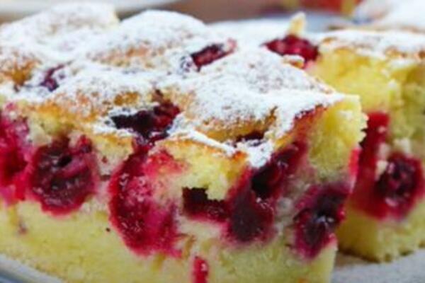 RECEPT ZA NAJUKUSNIJU LENJU PITU SA VIŠNJAMA: Ovo mora DA SE ZNA! (RECEPT)