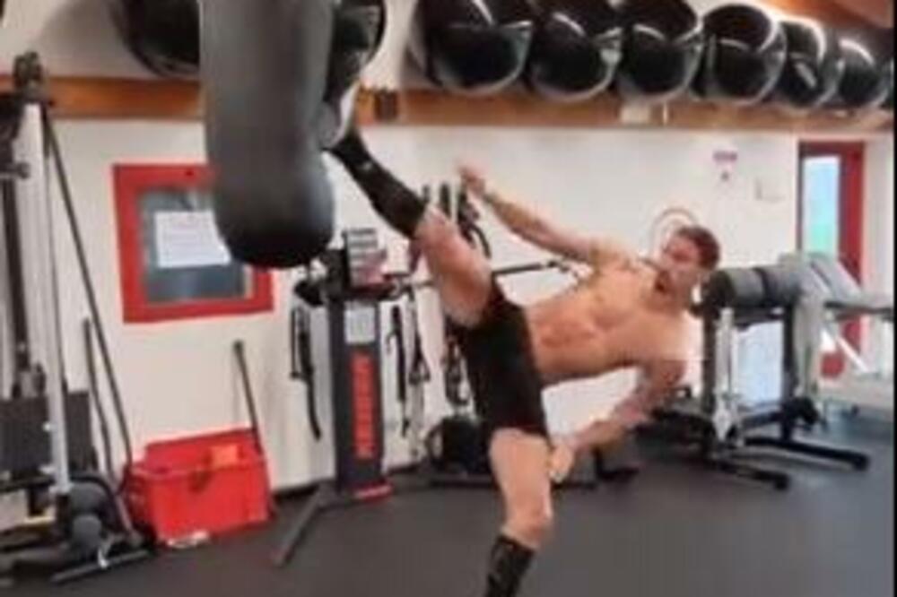 TEKVONDO IBRA! Otuda mu elastičnost za spektakularne golove (VIDEO)