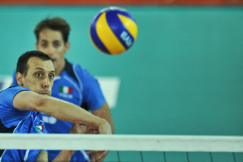 15 godina u vezi sa manekenkom KOJU NIKADA NIJE VIDEO! Italijan UPAO U DUGOVE zbog internet "ljubavi"!