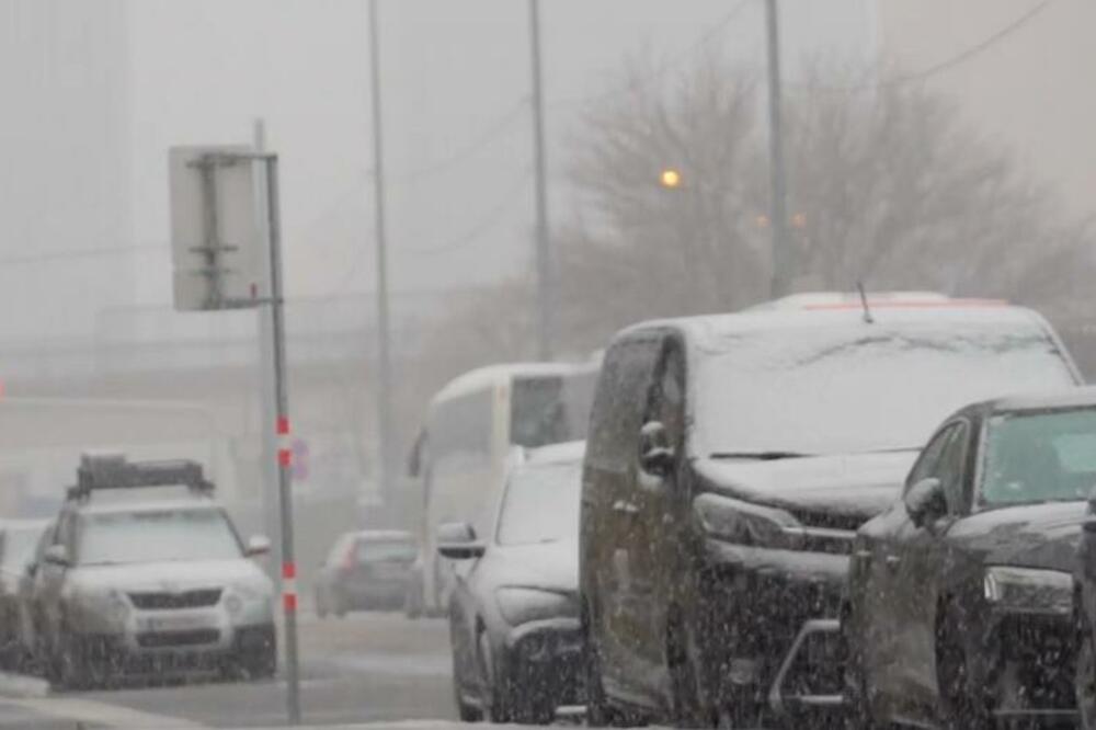 BEČ POD SNEŽNIM POKRIVAČEM: Sneg izazvao KOLAPS u saobraćaju, kolone duge 7 kilometara!(VIDEO)