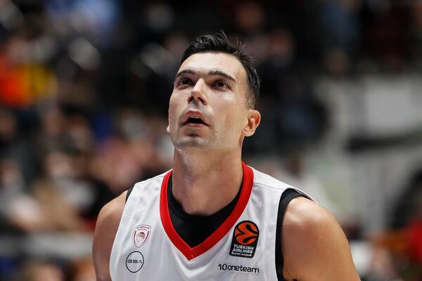 NAVIJAČI OLIMPIJAKOSA PROZVALI 'IZDAJNIKA I LAŽOVA' SLUKASA: "Rekao si da ne bi otišao tamo ni za 10 miliona evra!"