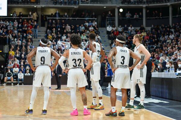 ASVELU PRIPAO DERBI FRANCUSKE U EVROLIGI: Gosti trojkom sa pola terena stigli do neverovatne pobede! (VIDEO)