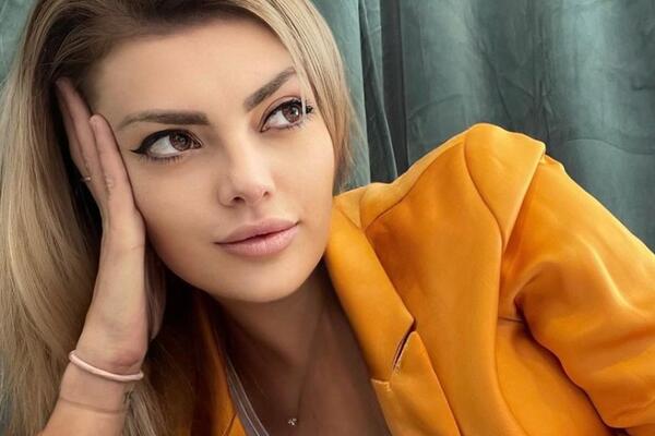 ŽENA PROCVETALA NAKON RAZVODA, PA IZAŠLA U PROVOD BEZ GAĆICA: Haljina OTKRILA SVE, ljudi nisu prestali da BULJE