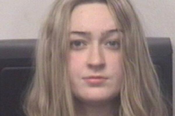 MLADA NASTAVNICA UČENICIMA KRIŠOM POKAZIVALA INTIMNE SNIMKE: Odao je 1 detalj koji nije predvidela