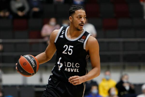 DONEO POBEDU ASVELU TROJKOM SA POLA TERENA, PA DOBIO ODLIKOVANJE: Hauard MVP 12. kola Evrolige!