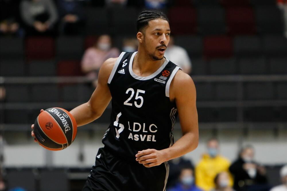 DONEO POBEDU ASVELU TROJKOM SA POLA TERENA, PA DOBIO ODLIKOVANJE: Hauard MVP 12. kola Evrolige!